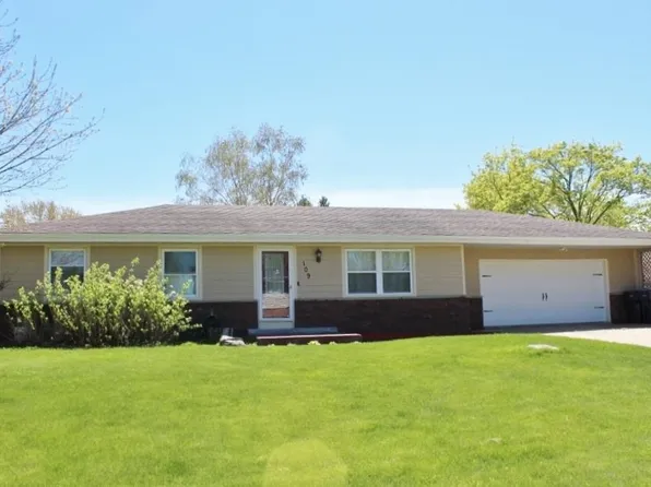 109 Rose Ln, Belgium, WI 53004