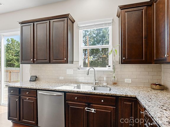 3rd image of 2035 Pinyon Ln