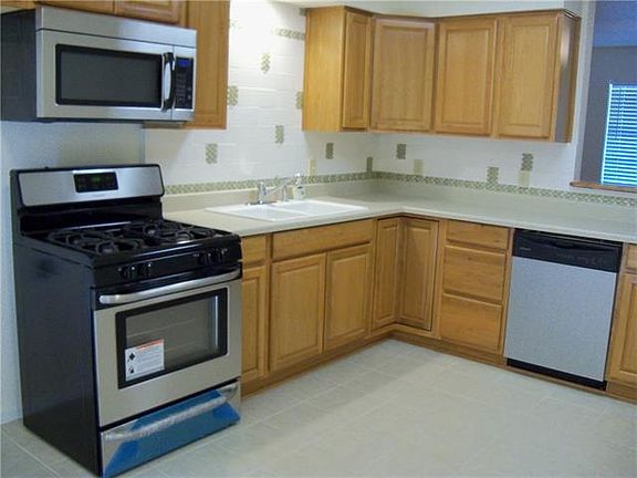 4th image of 2204 Sybil Dr
