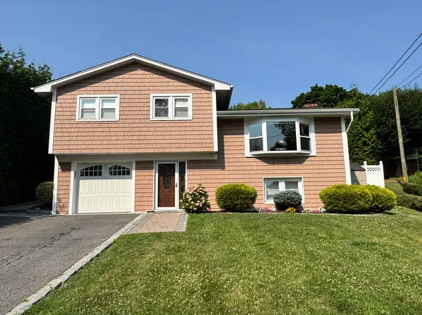 120 Pilgrim Dr, Greenwich, CT 06831