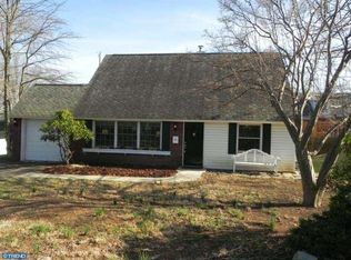 40 Canary Rd, Levittown, PA 19057