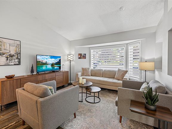 4th image of 1623 Caspers Way Unit 9