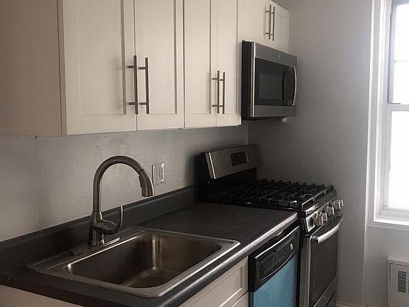 3rd image of 299 Saint Marks Pl APT 103