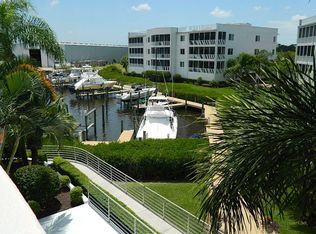 1150 SW Chapman Way APT 305, Palm City, FL 34990