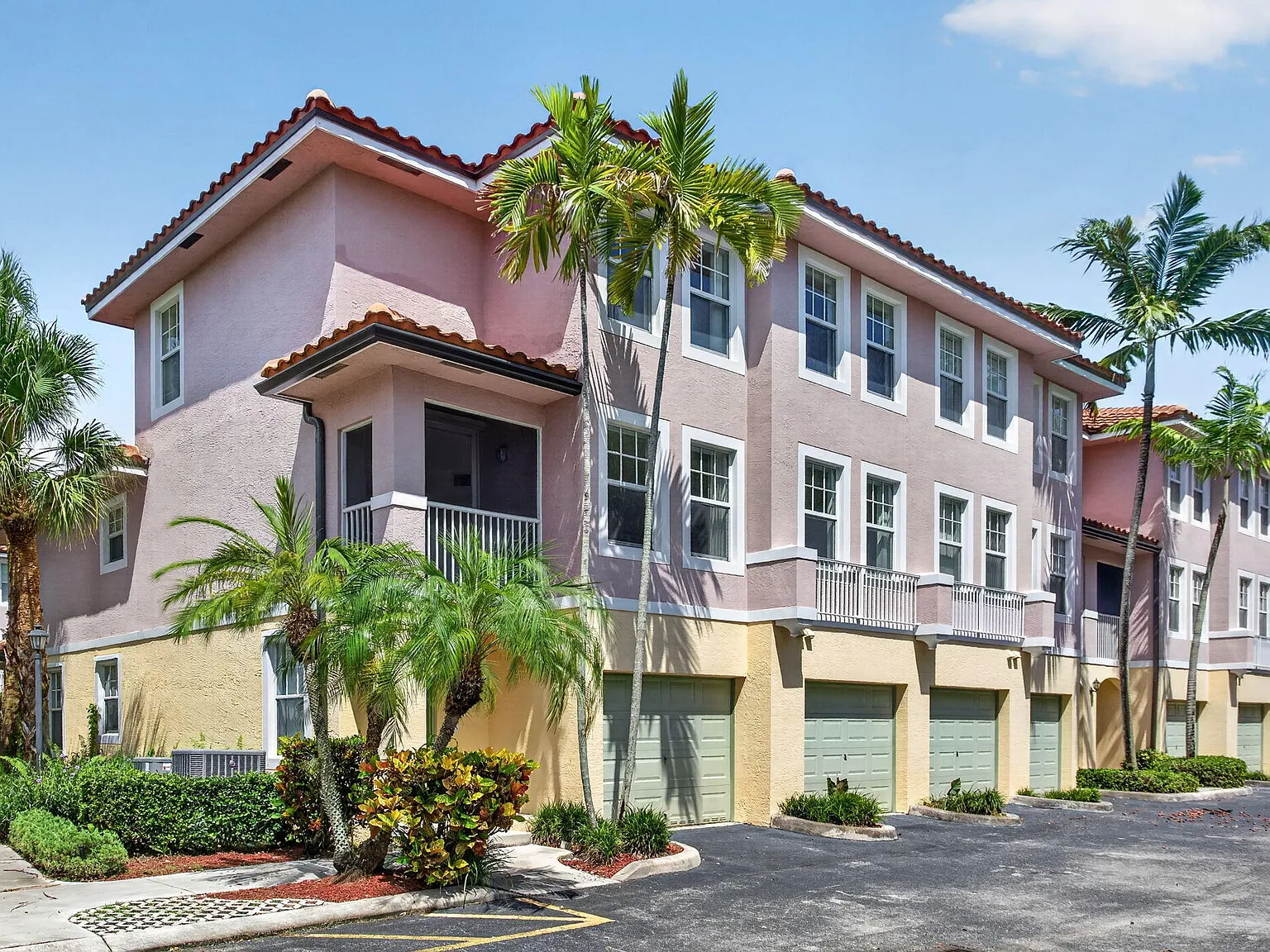 2 bed, 2.5 bath, 1268 sqft, $2,400 — Photo 1