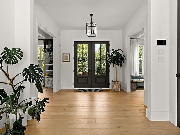 4th image of 571 Duart Ave