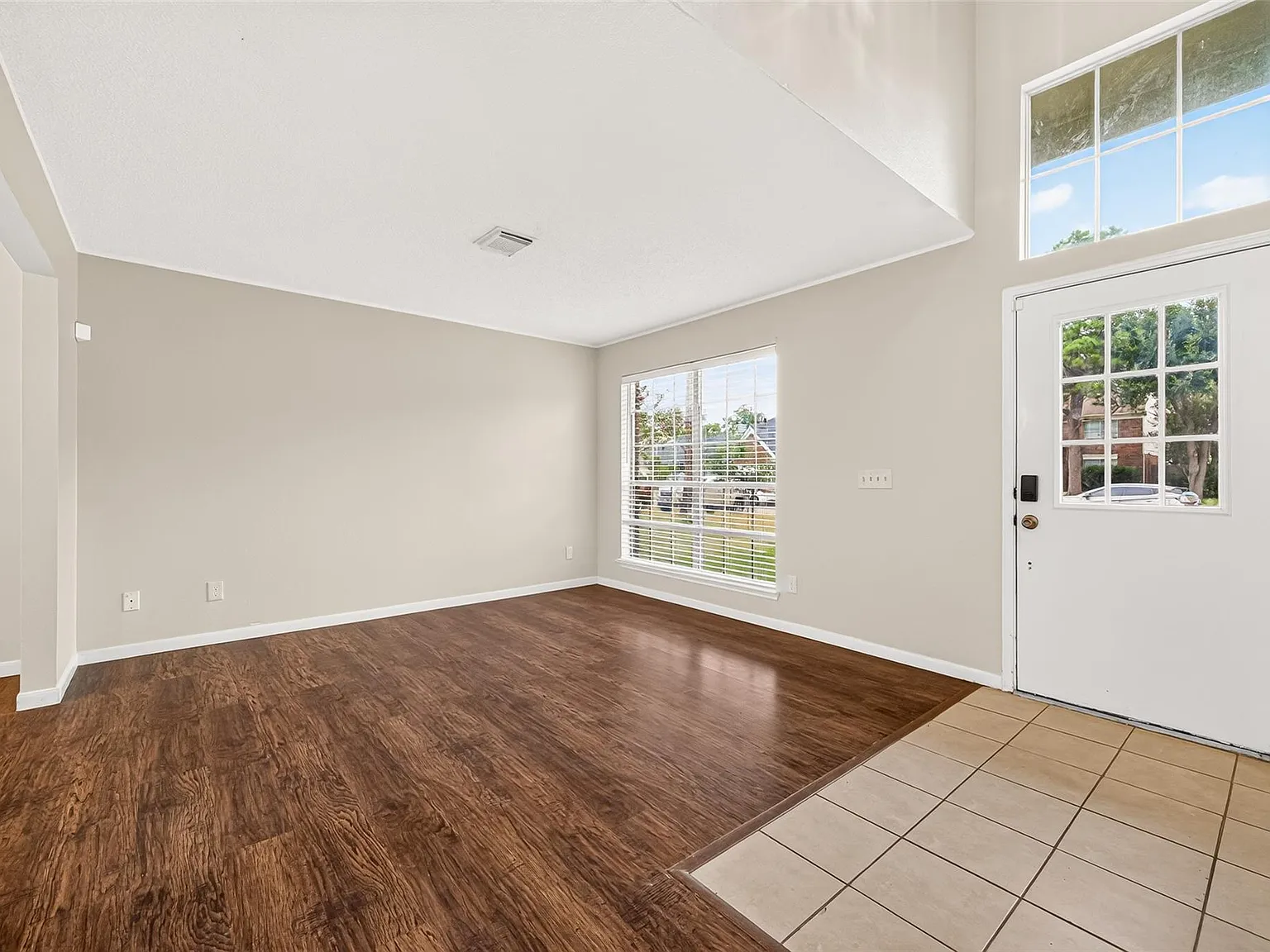 4 bed, 2.5 bath, 1970 sqft, $2,100 — Photo 4