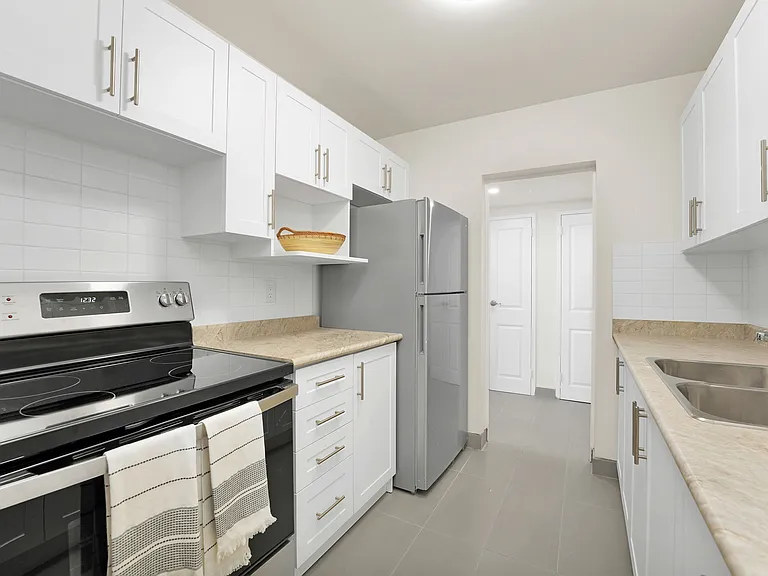1137 Royal York Rd #1 BD — Photo 6