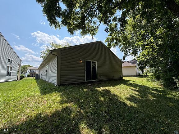 3rd image of 4516 Riverbrook Ln