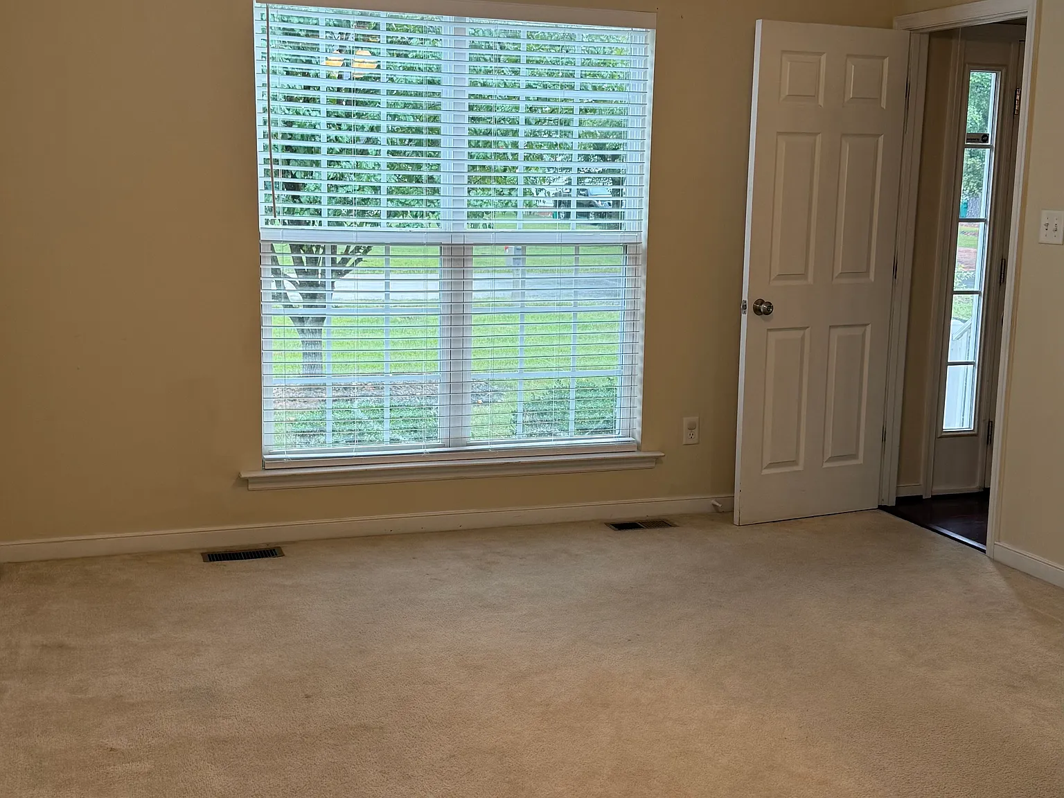 4 bed, 2.5 bath, 1665 sqft, $2,690 — Photo 4