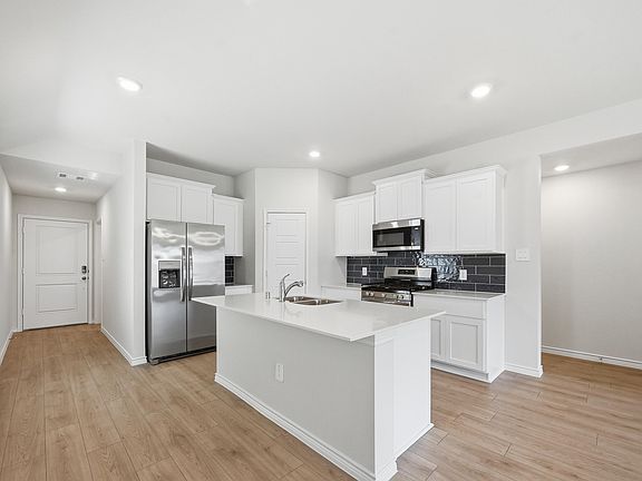 4th image of 1315 Hopes Lake Dr