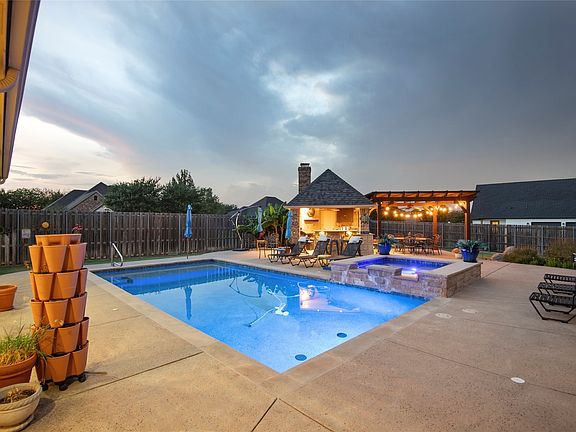 2nd image of 7211 Hamilton Dr