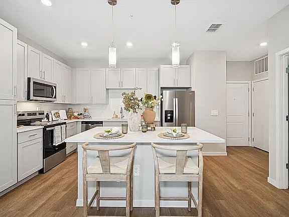 1st image of 2528 Wilmington Ave #12