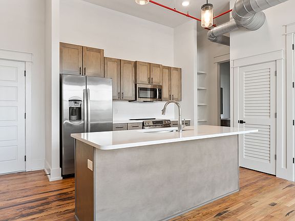 4th image of 211 W Colville St #301
