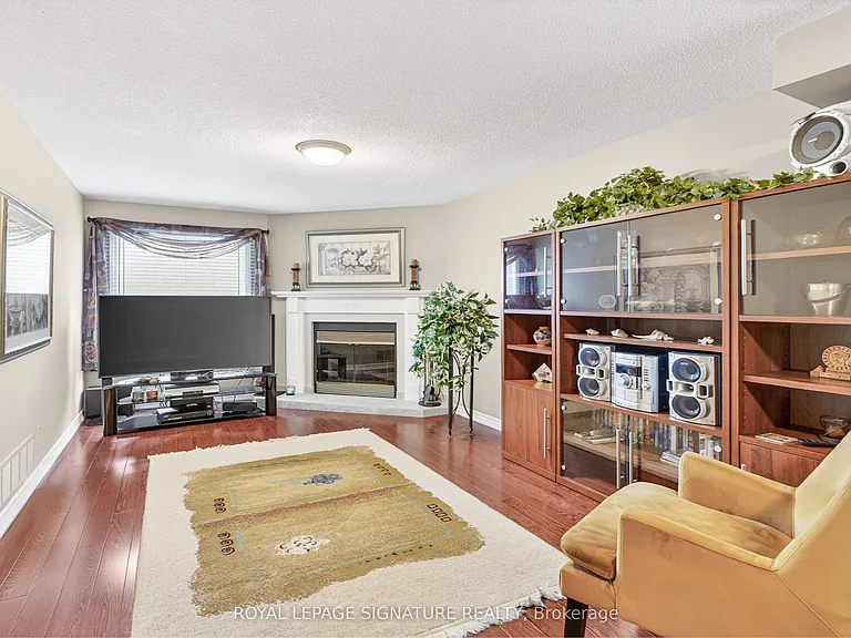 566 Huntington Ridge Dr — Photo 12
