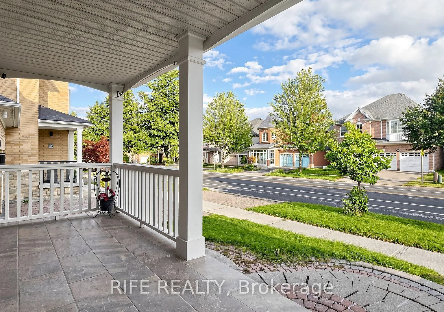 4 bed, $4,000 — Photo 2