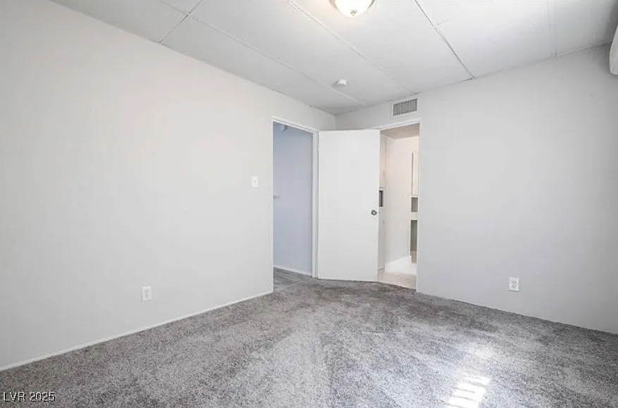 2 bed, 1.0 bath, 4570 sqft, $1,050 — Photo 3