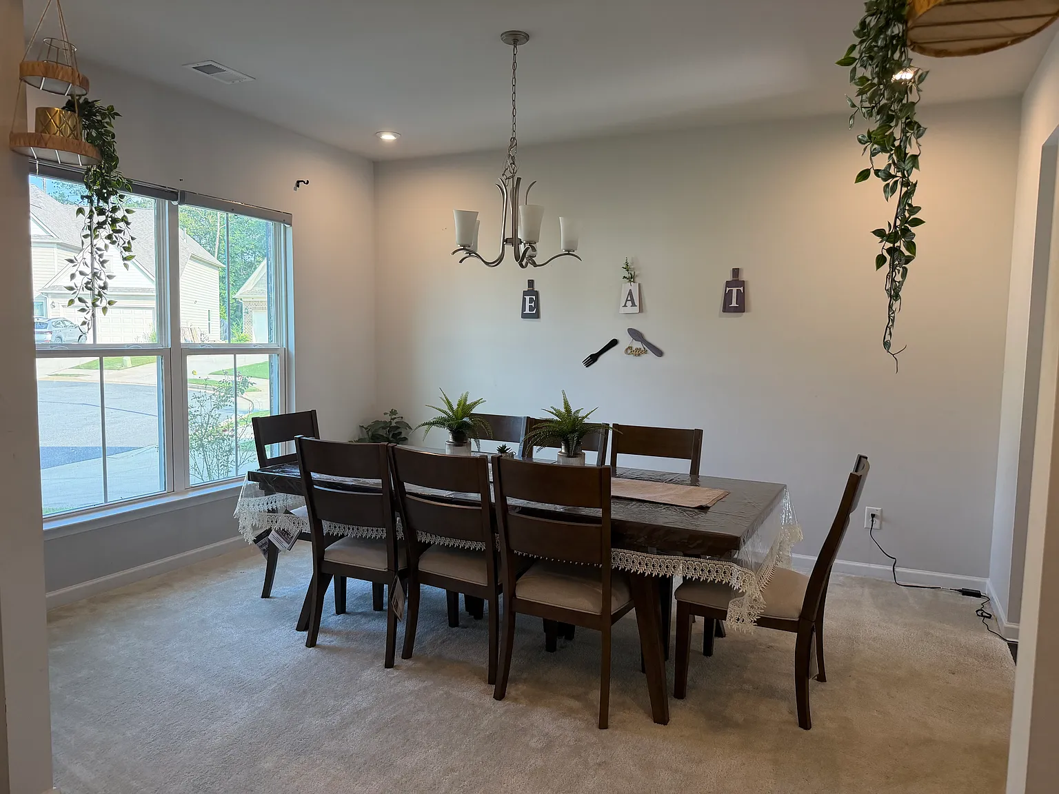 5 bed, 3.5 bath, 3318 sqft, $3,200 — Photo 4
