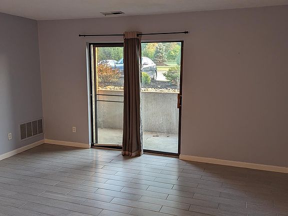 3rd image of 7226 Creekview Dr APT 4