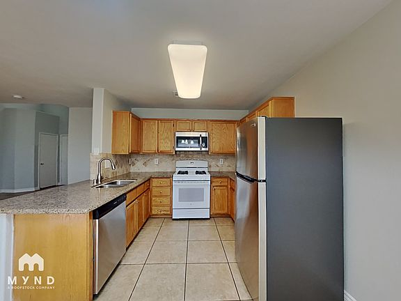 3rd image of 1021 Cliffbrook Hedge Ave