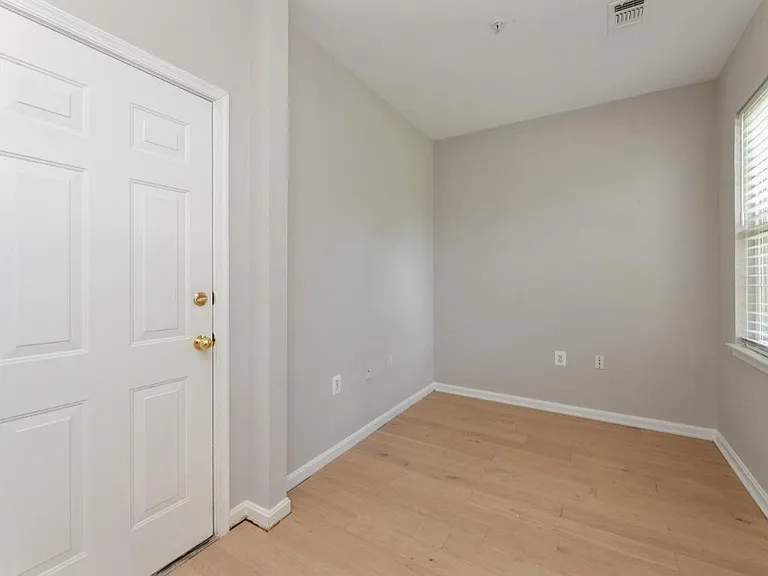 21807 Petworth Ct — Photo 6