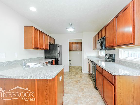 5th image of 2717 Grand Fir Dr