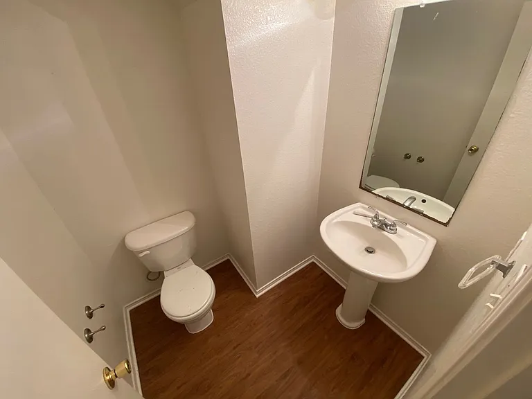5008 Waterford Dr — Photo 12