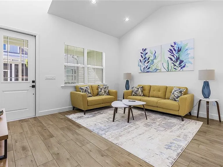 7034 Saona Ct — Photo 9