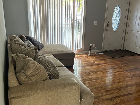 4th image of 3731 Ashway Dr