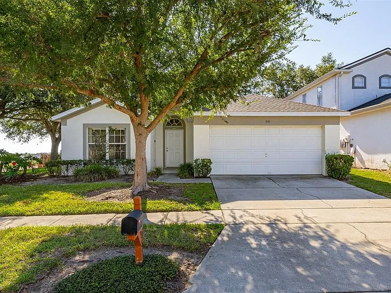 551 Castlemain Cir — Photo 2