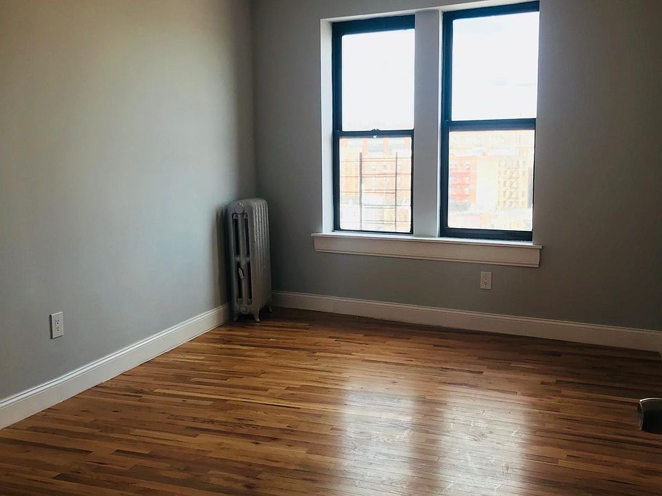 1st image of 30 W 181st St APT 4B