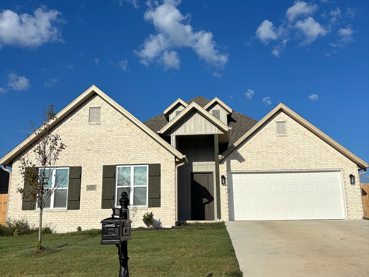 3 bed, 1692 sqft, $1,995 — Photo 1