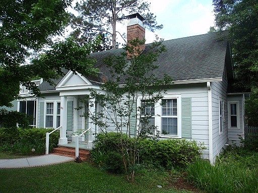 4th image of 416 Hillcrest St
