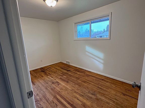 3rd image of 3027 W Eloika Ave