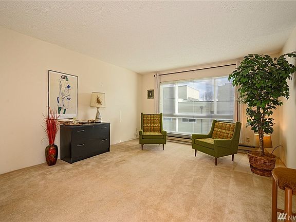 5th image of 5832 NE 75th St Unit E203