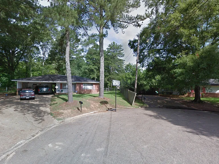 1645 Camellia Ln — Photo 3