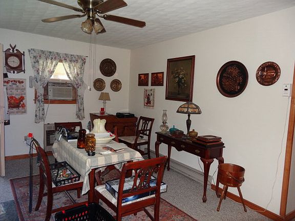 4th image of 161 Edgewood Ln