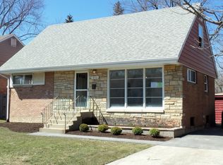 18516 Clyde Rd, Homewood, IL 60430