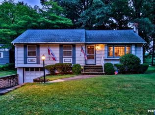 423 W Oakland Ave, Oakland, NJ 07436