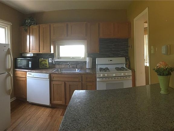 5th image of 587 Emerson Dr