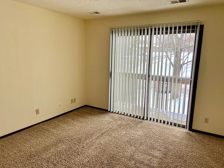 Windsor Crest Apartments — Photo 62