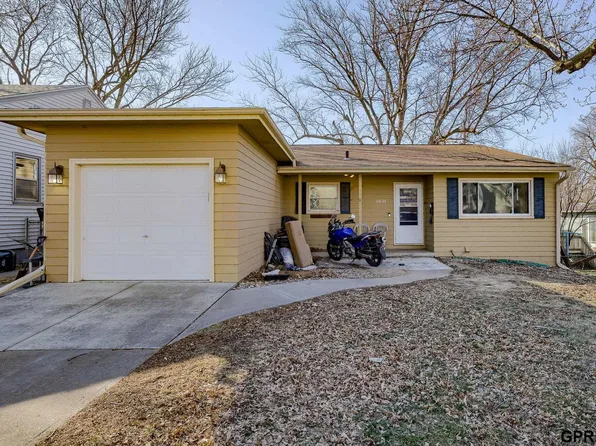 7631 Maywood St, Ralston, NE 68127