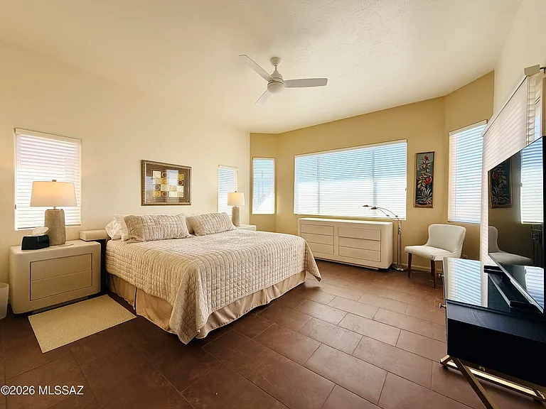 1465 W Bridalveil Pl — Photo 27