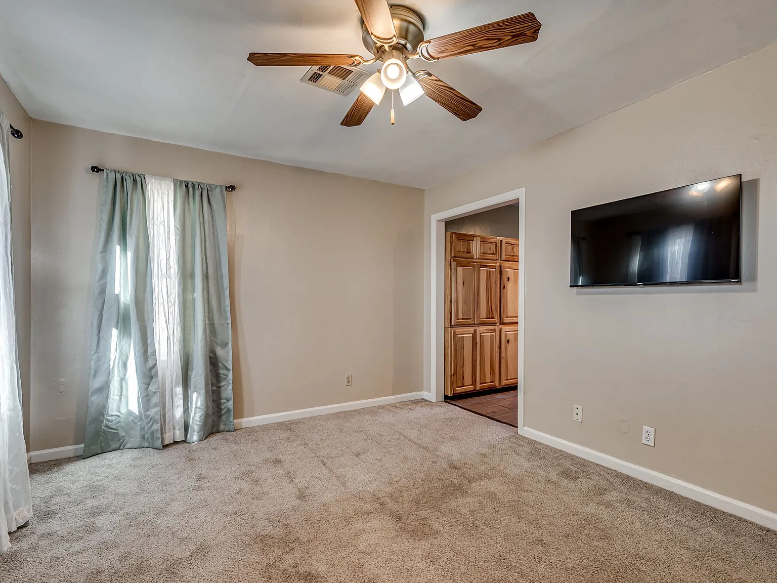 2 bed, 676 sqft, $1,200 — Photo 1