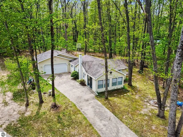 742 Bungo Lake Rd, Harrison, MI 48625