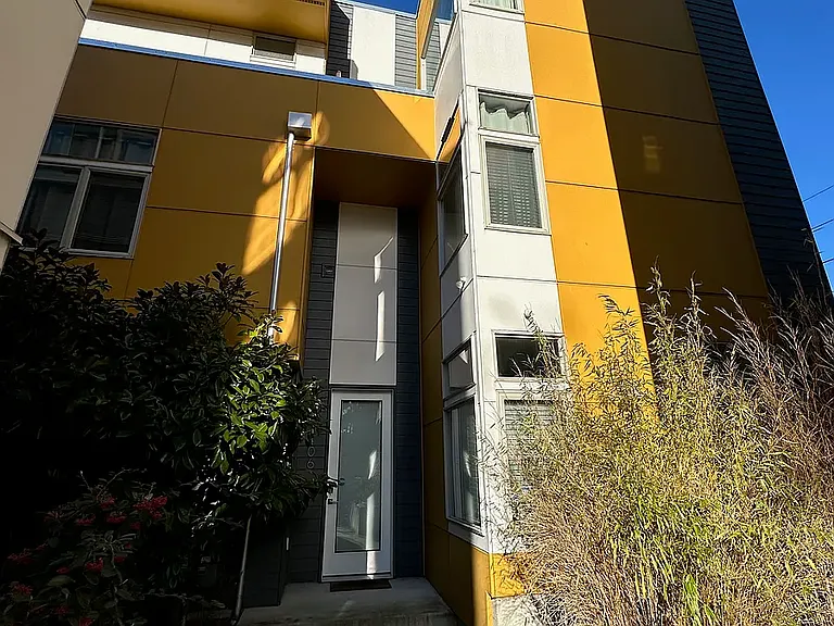 1406 E Spring St — Photo 3