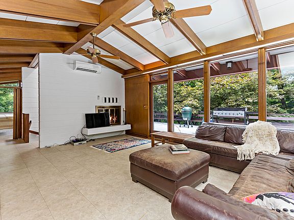 CherylT-611 Long Hill Rd W-04.JPG