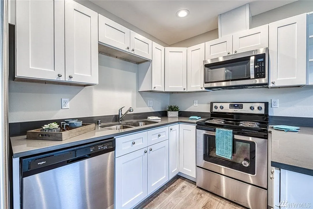 4 bed, 2.5 bath, 1467 sqft, $2,650 — Photo 2