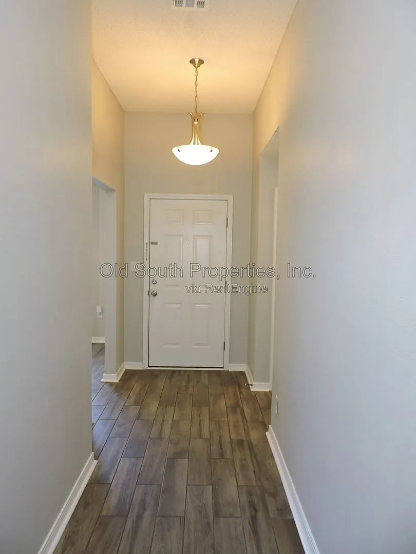 3 bed, 2.0 bath, 1462 sqft, $1,795 — Photo 2