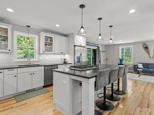 594 Kearsarge Avenue, Hopkinton, NH 03229